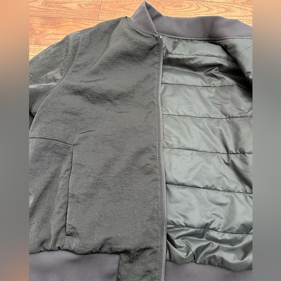 Lululemon Reversible Insulated Non-Stop Bomber Jacket - Picture 11 of 12